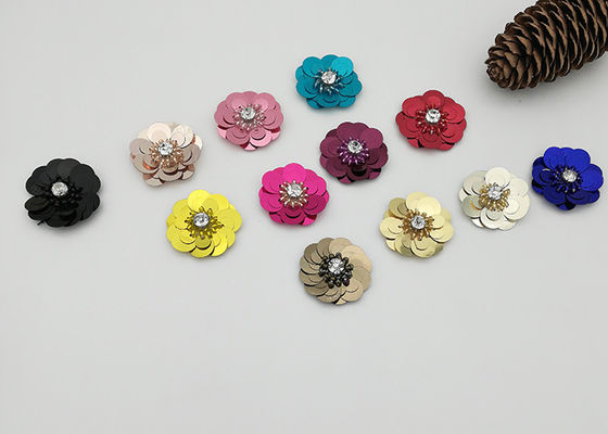 China O bordado floral das lantejoulas remenda a cor 100%/tamanhos diferentes do material do poliéster fornecedor